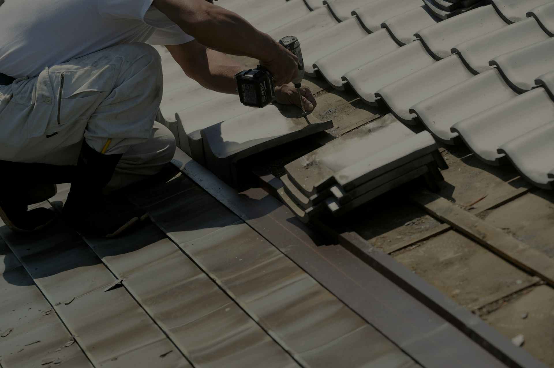 あなたの家のガルバリウム鋼板屋根を予算内で葺き替え・張り替えしてくれる、リフォーム業者を見つけましょう。