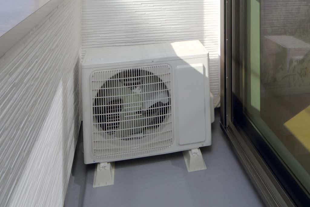 エアコンの室外機がうるさいのはどうして 3つの原因とその対策を紹介 エアコンの室外機がうるさいのはどうして 3つの原因とその対策を紹介