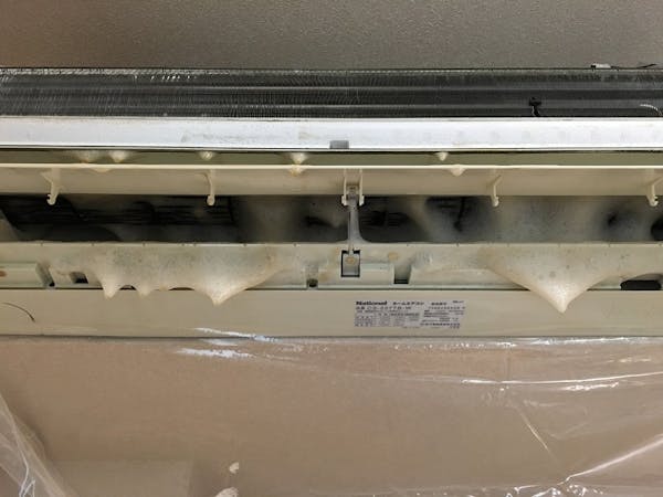 エアコンのファンの掃除 市販スプレーの成果と掃除の時の注意とは ミツモア エアコンのファンの掃除 市販スプレーの成果と掃除の時の注意とは ミツモア