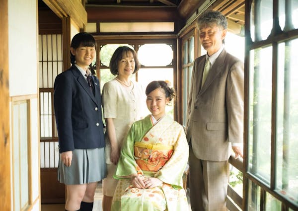 成人式で家族写真って撮る おすすめの前撮りについて教えます ミツモア 成人式で家族写真って撮る おすすめの前撮りについて教えます ミツモア