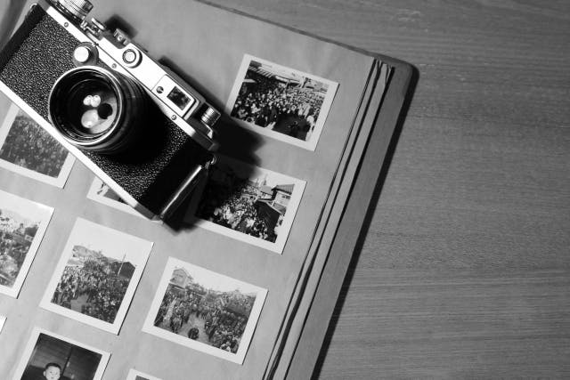 持っている写真から遺影を作るには?