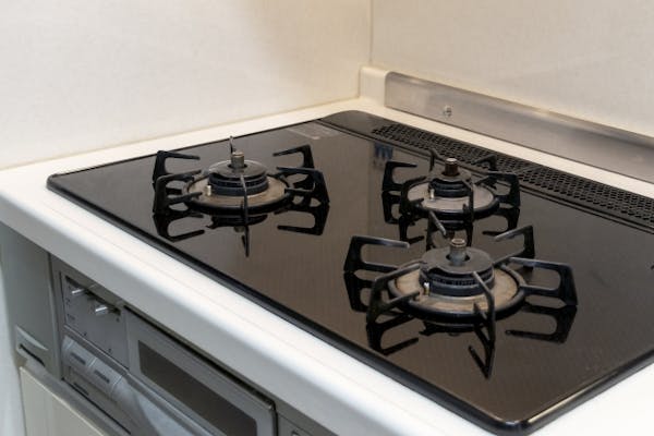 ガスコンロの交換時期はいつ 寿命の見極め方と業者の選び方を紹介 ミツモア ガスコンロの交換時期はいつ 寿命の見極め方と業者の選び方を紹介 ミツモア