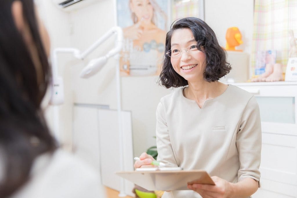 カメラマンからの提案で撮影した問診の様子