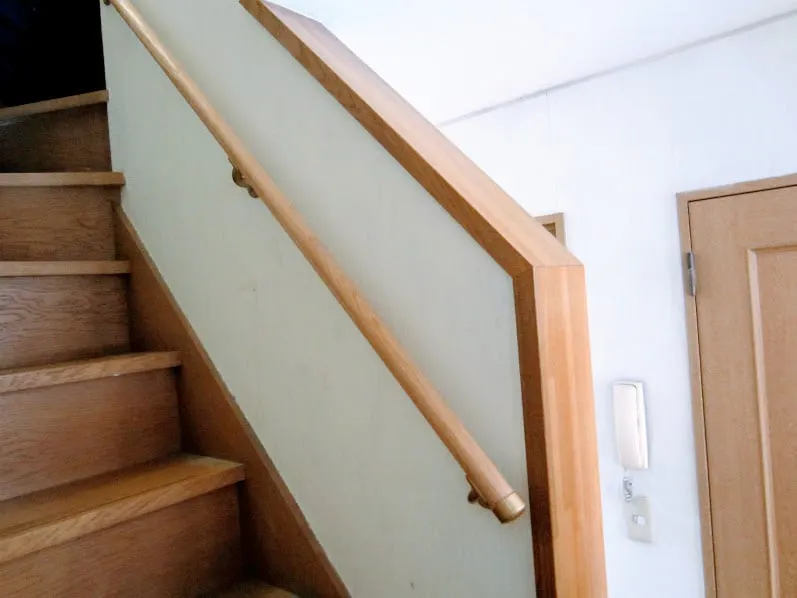 東京都nさん 自宅の階段の手すり取り付けで生活がスムーズに ミツモア
