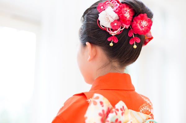 七五三の髪型 お悩み解決 日本髪 編み込みで簡単ヘアアレンジのやり方 ミツモア 七五三の髪型 お悩み解決 日本髪 編み込みで簡単ヘアアレンジのやり方 ミツモア