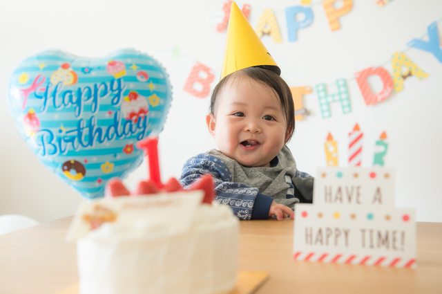 1歳のバースデーフォトから始める【誕生日の写真撮影スタジオ38選】