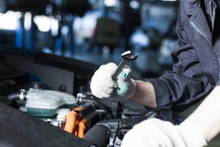 車のバッテリー廃棄方法 無料処分は可能 注意点も紹介 ミツモア 車のバッテリー廃棄方法 無料処分は可能 注意点も紹介 ミツモア