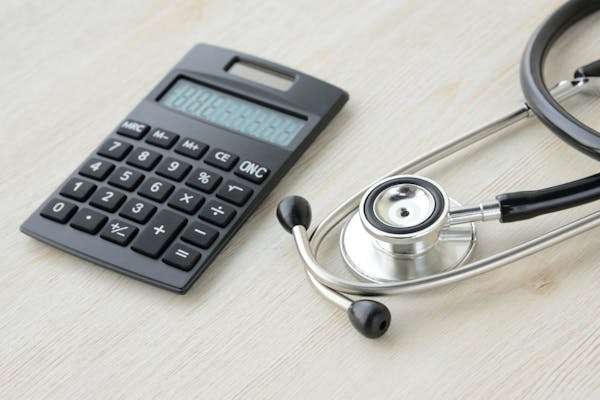 医療費控除は交通費も対象 付き添い タクシー 定期はどうなる ミツモア