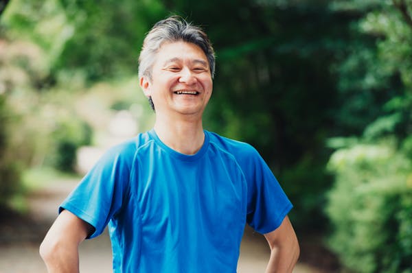 写真写りで勝つ 男前を作る表情 髪型 ポーズを自撮りで徹底研究 ミツモア 写真写りで勝つ 男前を作る表情 髪型 ポーズを自撮りで徹底研究 ミツモア