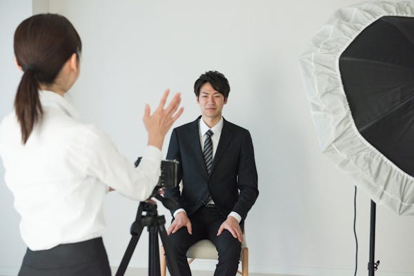 履歴書の写真は笑顔でもok 好印象な笑顔を作るコツをご紹介 ミツモア 履歴書の写真は笑顔でもok 好印象な笑顔を作るコツをご紹介 ミツモア