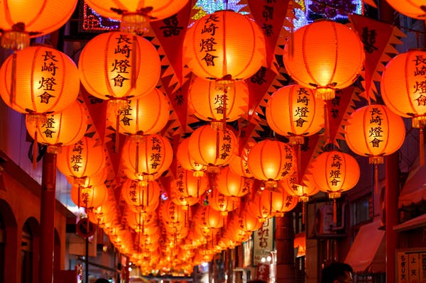 迫力満点のお祭り写真を撮ろう 夜間 踊り 人混みの撮影ポイント ミツモア 迫力満点のお祭り写真を撮ろう 夜間 踊り 人混みの撮影ポイント ミツモア