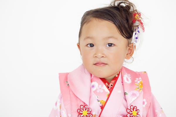 七五三 3歳 年女の子編 人気の着物と髪型 着付けと写真はどうする ミツモア