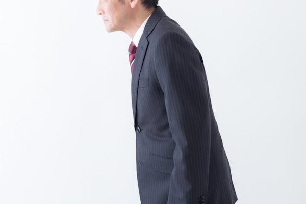 写真写りで勝つ 男前を作る表情 髪型 ポーズを自撮りで徹底研究 ミツモア 写真写りで勝つ 男前を作る表情 髪型 ポーズを自撮りで徹底研究 ミツモア