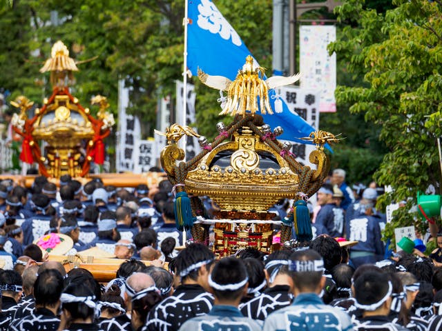 迫力満点のお祭り写真を撮ろう 夜間 踊り 人混みの撮影ポイント ミツモア