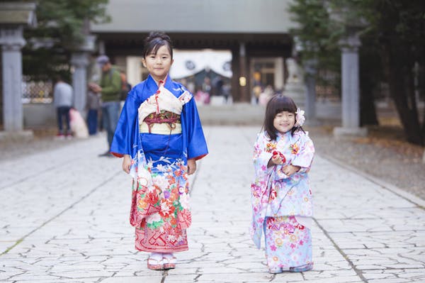 七五三 女の子 3歳と7歳のお参りはいつ 人気の着物と髪型を教えて