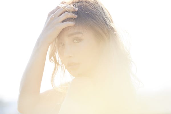 ポートレートを逆光で撮る理由 写真をドラマティックに演出するコツ ミツモア ポートレートを逆光で撮る理由 写真をドラマティックに演出するコツ ミツモア