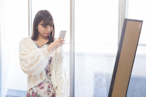 インスタグラムで映えを狙おう 自撮りで全身をうまく撮るコツを徹底解説 ミツモア インスタグラムで映えを狙おう 自撮りで全身をうまく撮るコツを徹底解説 ミツモア