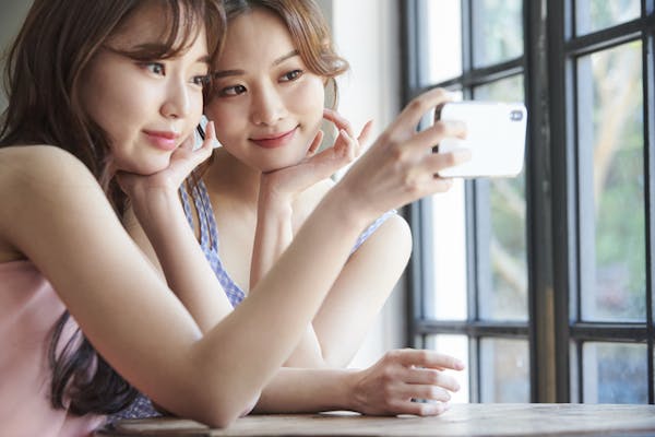 目指せ自撮りマスター 基本構図から上級テクまで 素敵な自撮り写真を撮るコツ ミツモア 目指せ自撮りマスター 基本構図から上級テクまで 素敵な自撮り写真を撮るコツ ミツモア