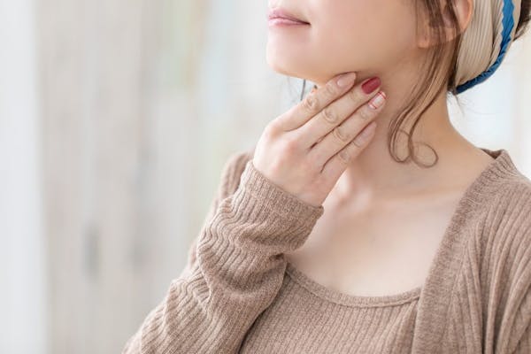 エアコンによる喉の痛みの原因と治し方を紹介 すぐにできる対処法は ミツモア エアコンによる喉の痛みの原因と治し方を紹介 すぐにできる対処法は ミツモア