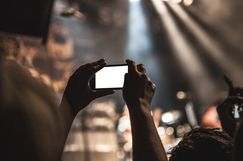 ライブの常識 ライブをスマホで撮影するのってokなの ミツモア