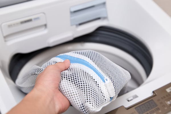 浴衣の洗濯は自宅でok 洗い方 干し方 たたみ方 洗濯のりの使い方 ミツモア 浴衣の洗濯は自宅でok 洗い方 干し方 たたみ方 洗濯のりの使い方 ミツモア