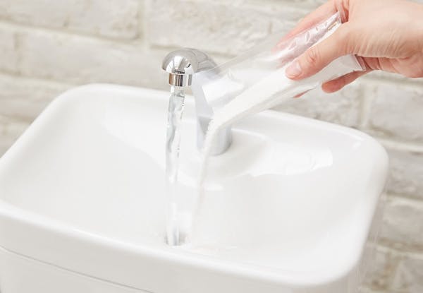 トイレタンクの掃除方法 カビや水垢汚れを落としてすっきりきれいに ミツモア トイレタンクの掃除方法 カビや水垢汚れを落としてすっきりきれいに ミツモア