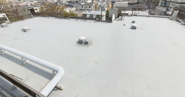 ビルの屋上防水の基礎知識 耐用年数 工事の種類 費用はいくら ミツモア ビルの屋上防水の基礎知識 耐用年数 工事の種類 費用はいくら ミツモア