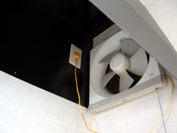 換気扇の外し方と 外れないときの対処法 正しい方法で安全に作業しよう ミツモア 換気扇の外し方と 外れないときの対処法 正しい方法で安全に作業しよう ミツモア