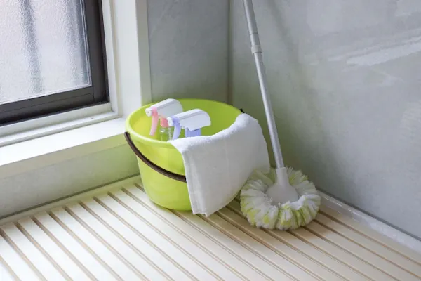 お酢を使って水あかを落とす方法 掃除に使う種類や注意点も解説 ミツモア お酢を使って水あかを落とす方法 掃除に使う種類や注意点も解説 ミツモア