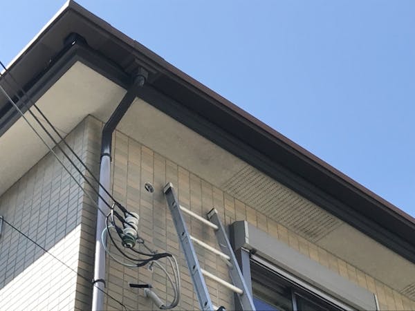 屋根塗装は足場なしでも大丈夫 無足場工法の費用や法律を解説 ミツモア 屋根塗装は足場なしでも大丈夫 無足場工法の費用や法律を解説 ミツモア