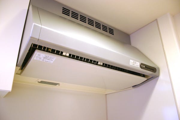 レンジフードの最適な交換タイミングは Diyと業者に依頼する場合の費用など項目比較 ミツモア レンジフードの最適な交換タイミングは Diyと業者に依頼する場合の費用など項目比較 ミツモア