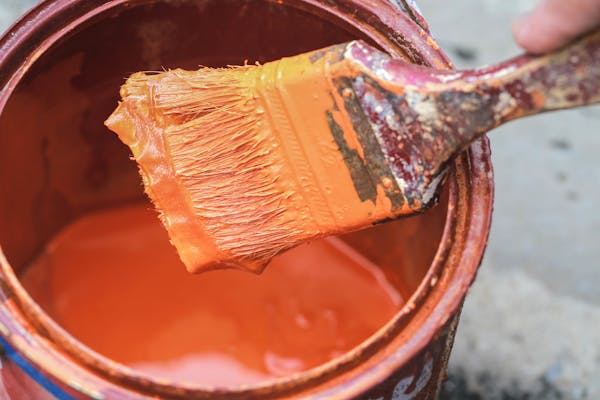 油性塗料と水性塗料どっちがいいの それぞれのメリット デメリットをおさえよう おすすめ塗料も紹介 ミツモア 油性塗料と水性塗料どっちがいいの それぞれのメリット デメリットをおさえよう おすすめ塗料も紹介 ミツモア
