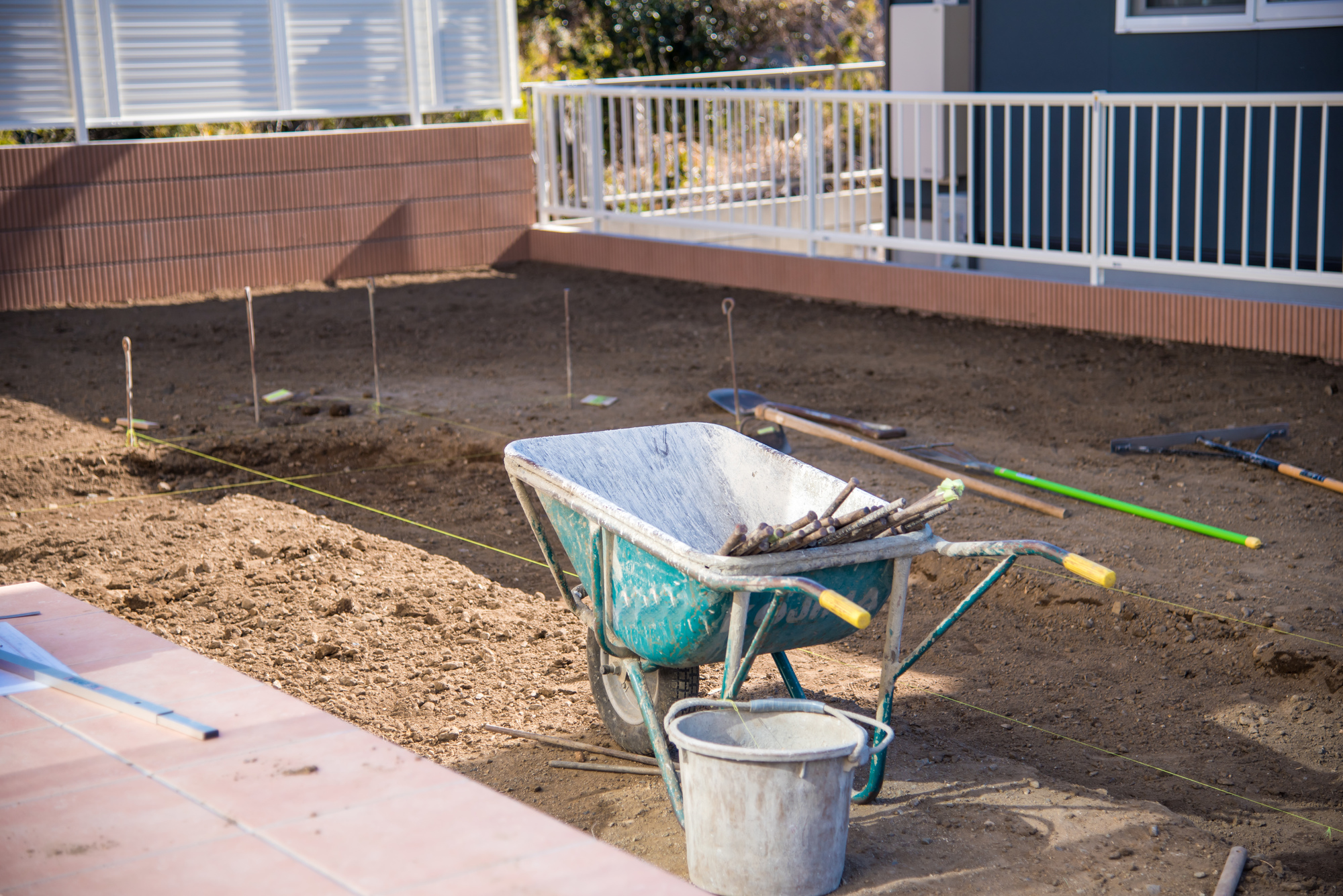 安い庭業者の選び方 庭のリフォーム工事を安く抑える方法も解説 ミツモア