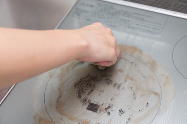 Ihコンロとihグリルの掃除方法を解説 汚れ予防法も紹介 ミツモア Ihコンロとihグリルの掃除方法を解説 汚れ予防法も紹介 ミツモア