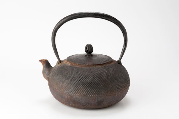 鉄瓶の錆びはとる必要なし 湯垢を作って錆びを予防しよう ミツモア