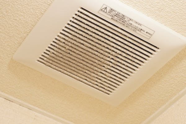 お風呂の換気扇を掃除しよう タイプ別の掃除方法と理想の頻度とは ミツモア お風呂の換気扇を掃除しよう タイプ別の掃除方法と理想の頻度とは ミツモア