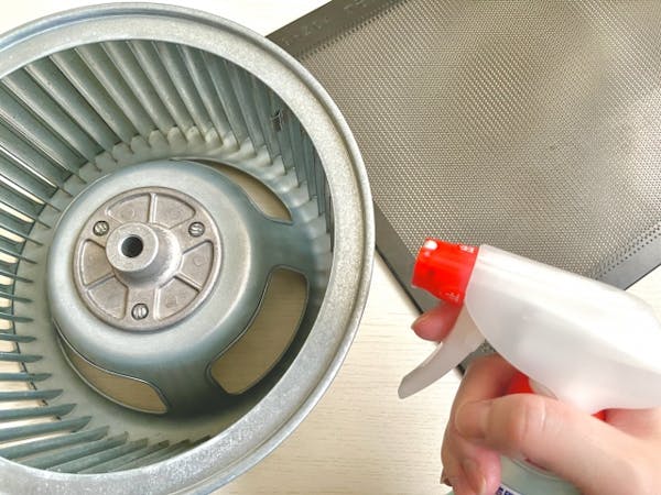 お風呂の換気扇を掃除しよう タイプ別の掃除方法と理想の頻度とは ミツモア お風呂の換気扇を掃除しよう タイプ別の掃除方法と理想の頻度とは ミツモア