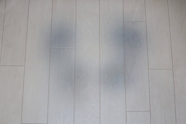 フローリングの掃除方法を解説 頑固な汚れ 黒ずみへの対処法は ミツモア フローリングの掃除方法を解説 頑固な汚れ 黒ずみへの対処法は ミツモア