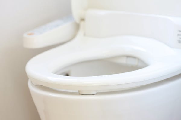 トイレのカビを落とす 重曹とクエン酸で便器から床までピカピカに ミツモア