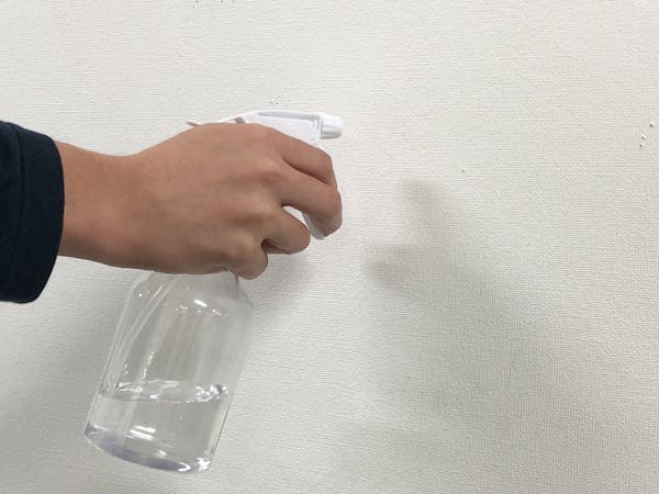 壁紙のカビを安全に取り除く3つの方法 クエン酸や重曹が大活躍 ミツモア 壁紙のカビを安全に取り除く3つの方法 クエン酸や重曹が大活躍 ミツモア