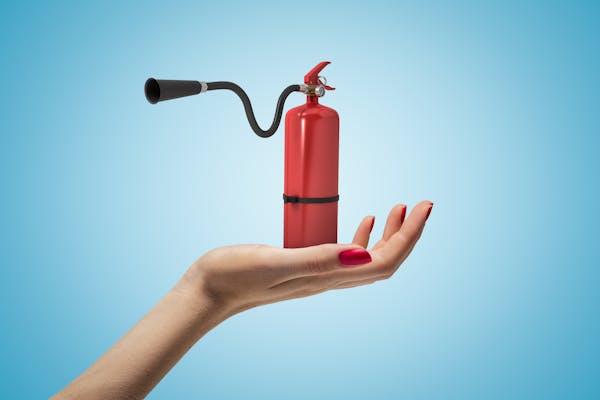 古い消火器 どう処分する 処分方法や費用をご紹介 ミツモア 古い消火器 どう処分する 処分方法や費用をご紹介 ミツモア