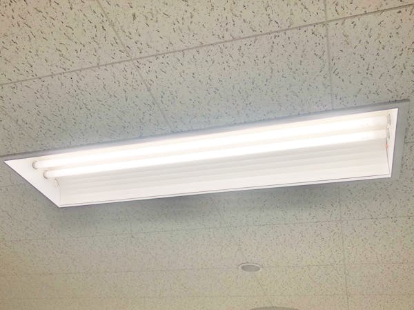 蛍光灯の安全な取り外し方を確認 種類別の作業方法を紹介 ミツモア 蛍光灯の安全な取り外し方を確認 種類別の作業方法を紹介 ミツモア