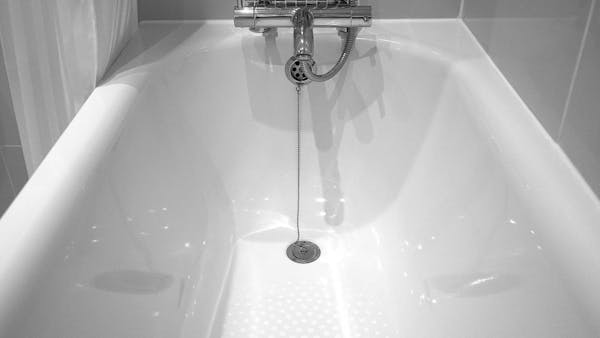 ステンレスの水垢掃除を解説 アルミホイルで簡単キレイに ミツモア ステンレスの水垢掃除を解説 アルミホイルで簡単キレイに ミツモア