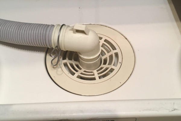 洗濯パンの掃除方法 かんたんに掃除するためのグッズも紹介 ミツモア 洗濯パンの掃除方法 かんたんに掃除するためのグッズも紹介 ミツモア