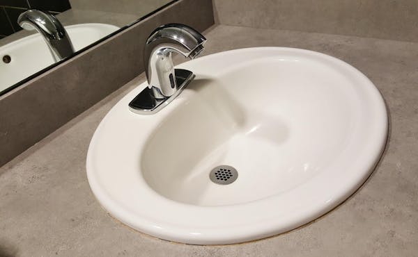 洗面台の蛇口交換はdiyできる オススメの水栓や 選ぶときの注意点 交換手順まで徹底解説 ミツモア 洗面台の蛇口交換はdiyできる オススメの水栓や 選ぶときの注意点 交換手順まで徹底解説 ミツモア