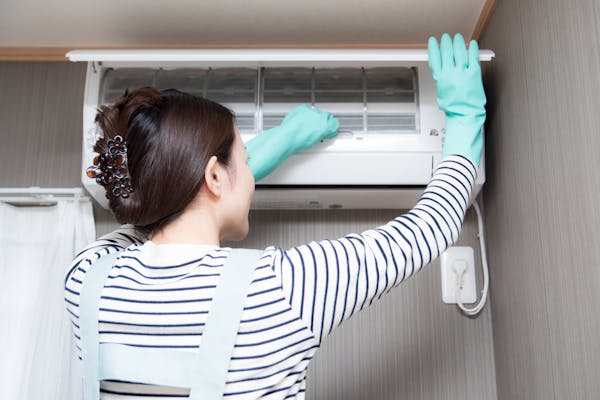 エアコンのフィルターは掃除しないといけない やり方や頻度を解説 ミツモア