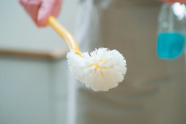 トイレ掃除は使い捨てブラシがおすすめ 7つのメリットを紹介 ミツモア トイレ掃除は使い捨てブラシがおすすめ 7つのメリットを紹介 ミツモア