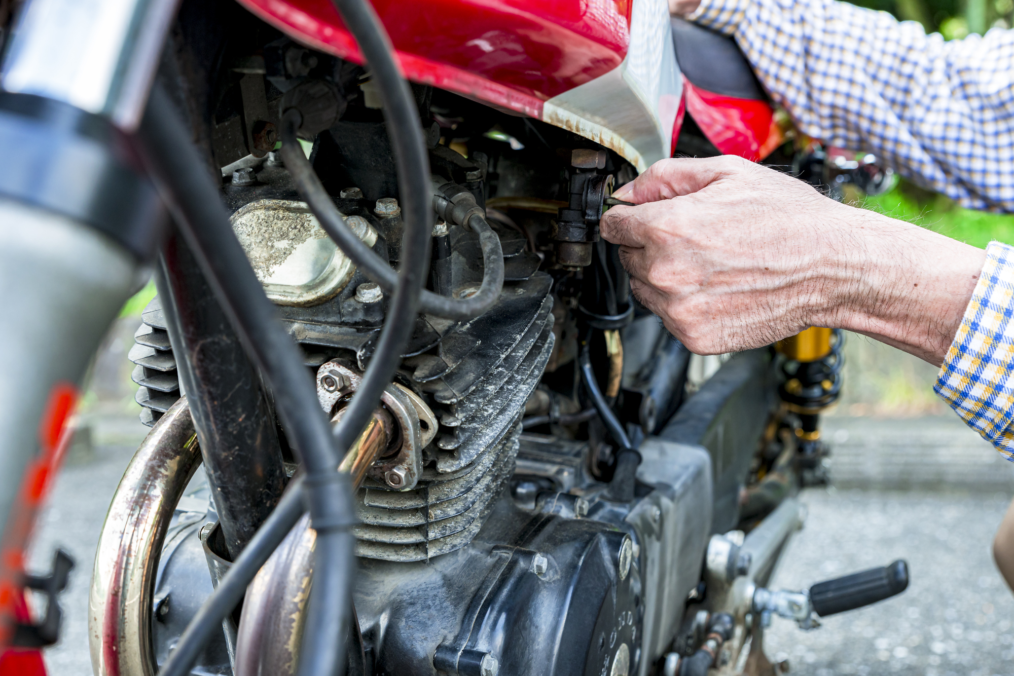 その場でチェック！バイクのエンジンがかからない時の原因と対処法