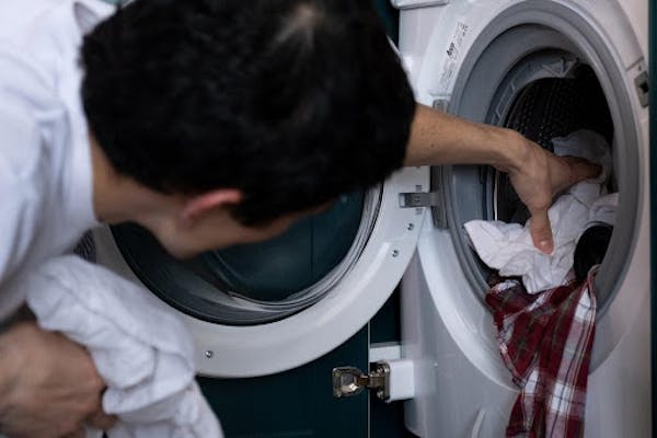 洗濯機の上をおしゃれな収納スペースに おすすめアイデアを紹介 ミツモア 洗濯機の上をおしゃれな収納スペースに おすすめアイデアを紹介 ミツモア