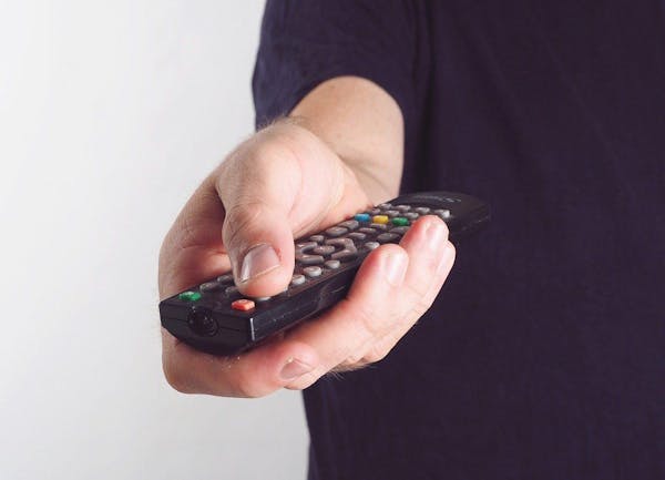 テレビが映らない原因は エラーコードやケースごとの対処法 ミツモア テレビが映らない原因は エラーコードやケースごとの対処法 ミツモア